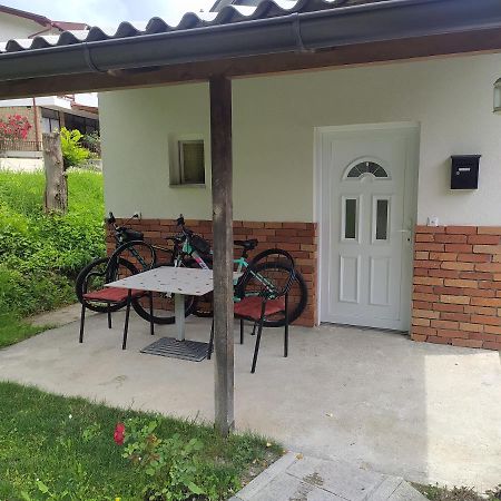 Lenilenii Bungalow Jajce Exterior foto