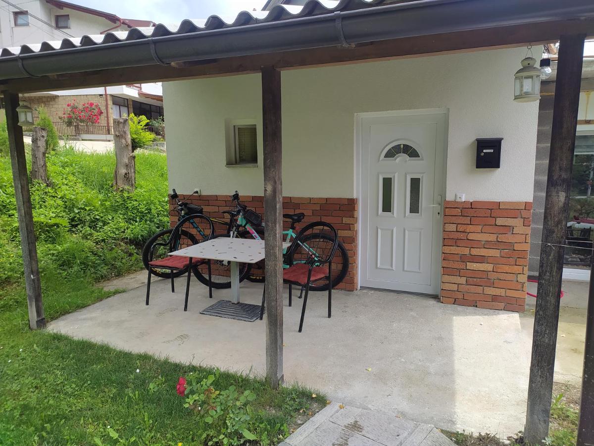 Lenilenii Bungalow Jajce Exterior foto